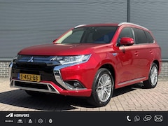 Mitsubishi Outlander - 2.4 PHEV Intense+ / 1500 kg Trekgewicht / Trekhaak / Navigatiesysteem / Apple carplay / An