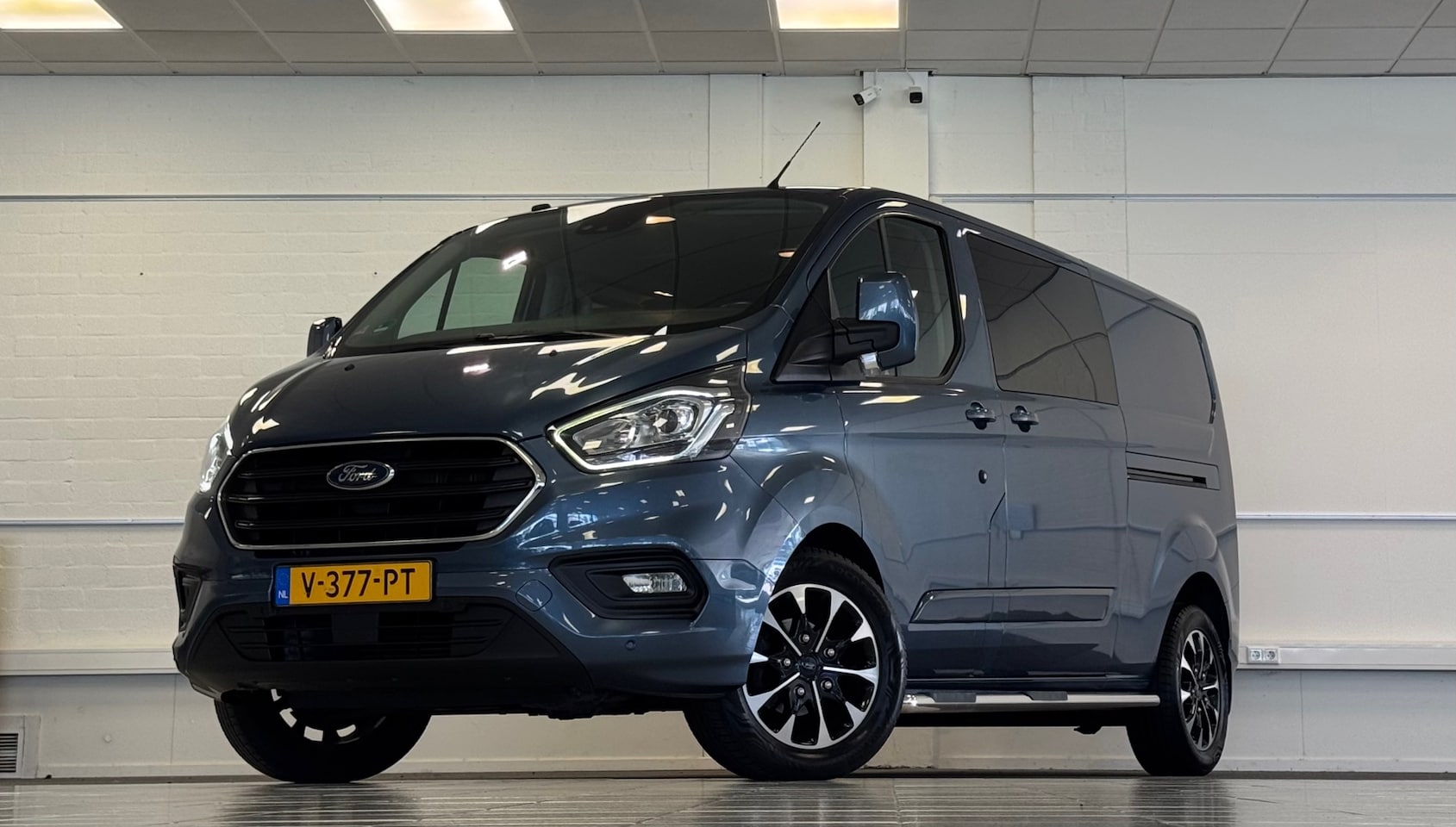 Ford Transit Custom - 300 2.0 TDCI L2H1 170pk Limited DC Navi Camera Trekhaak Marge 2e Eigenaar - AutoWereld.nl