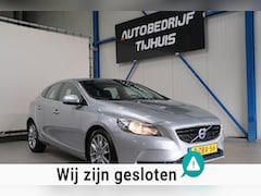 Volvo V40 - 1.6 D2 Momentum Automaat - N.A.P. Airco, Cruise, PDC, Carplay, Virtual display, Trekhaak