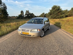 Volvo V70 - 2.4D Momentum 225PK 2006 | Xenon, Bluetooth, Navi | Zeer goed onderhouden!