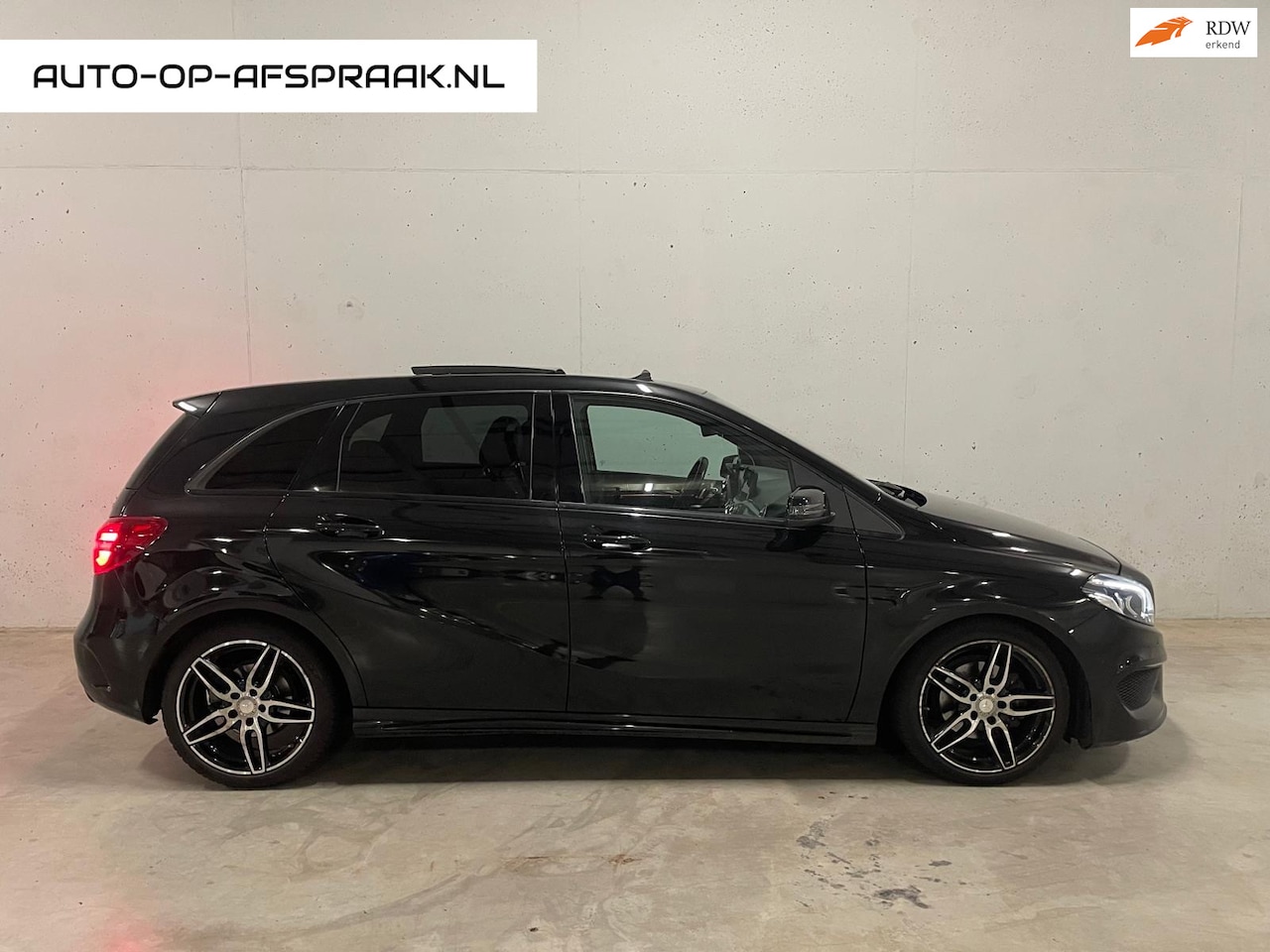 Mercedes-Benz B-klasse - 180 AMG Night Edition Pano Navi Aut. Leer - AutoWereld.nl