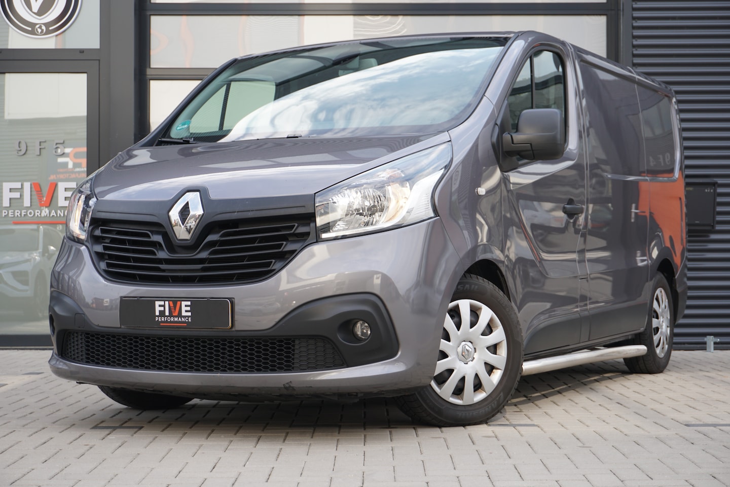 Renault Trafic - 1.6 dCi T29 L1H1 Comfort Energy 95PK / 3-Zits / BTW / Navi / Cruise - AutoWereld.nl