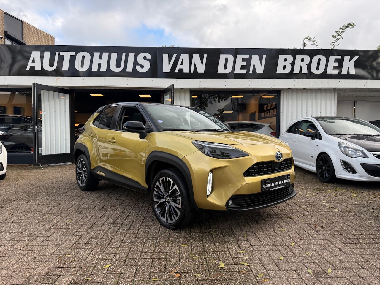 Toyota Yaris Cross - 1.5 Hybrid Dynamic|Pano|Jbl|Navi|Carplay|Keyless|Stoelverw|Elek Pakket|Lmv|Nw Apk - AutoWereld.nl