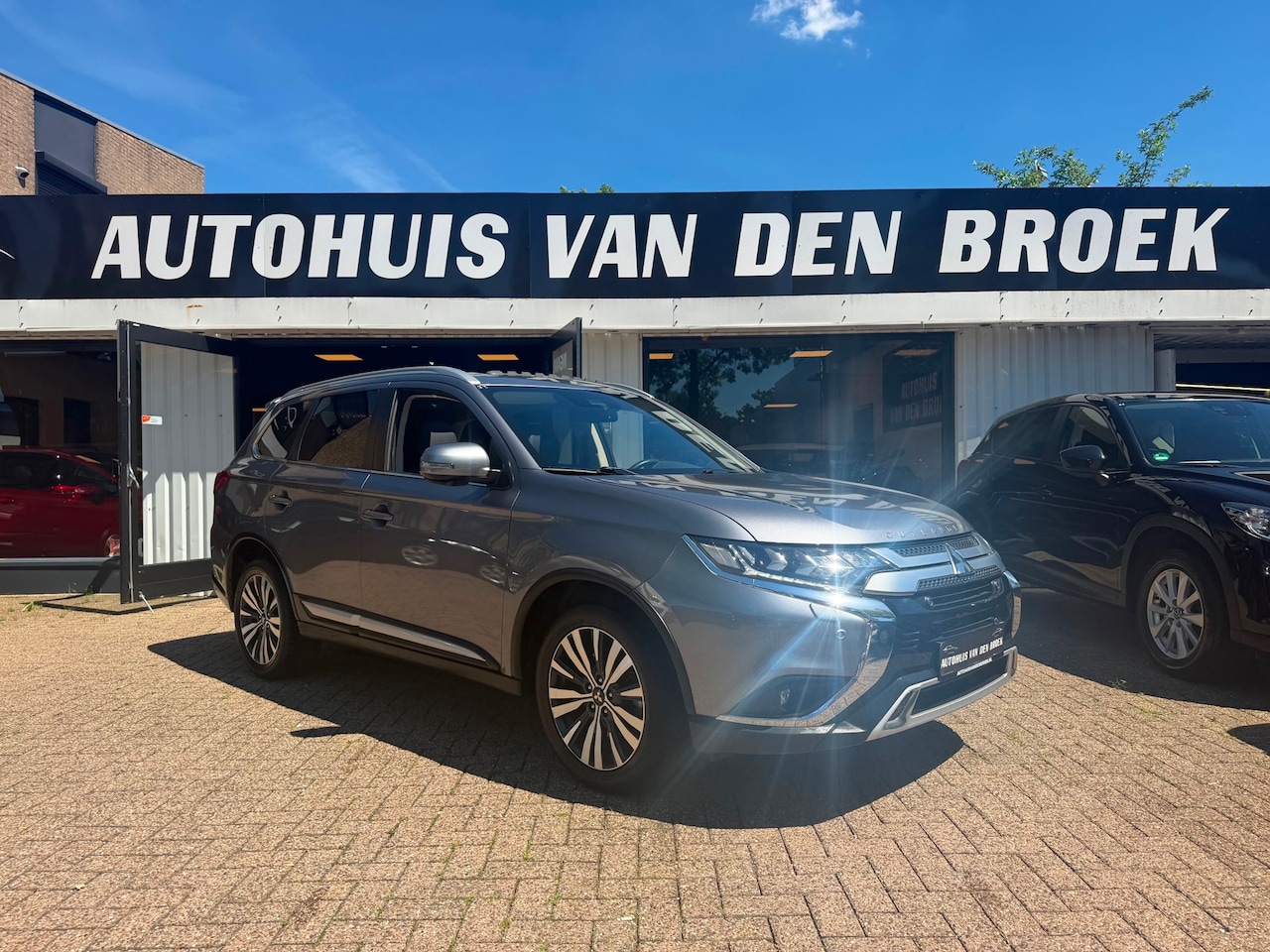 Mitsubishi Outlander - 2.0 Instyle+ 4WD|7Pers|Automaat|Navi|Pano|360 Camera|Xenon|Leder|Lmv|Nw Apk - AutoWereld.nl