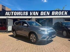 Mitsubishi Outlander - 2.0 Instyle+ 4WD|7Pers|Automaat|Navi|Pano|360 Camera|Xenon|Leder|Lmv|Nw Apk