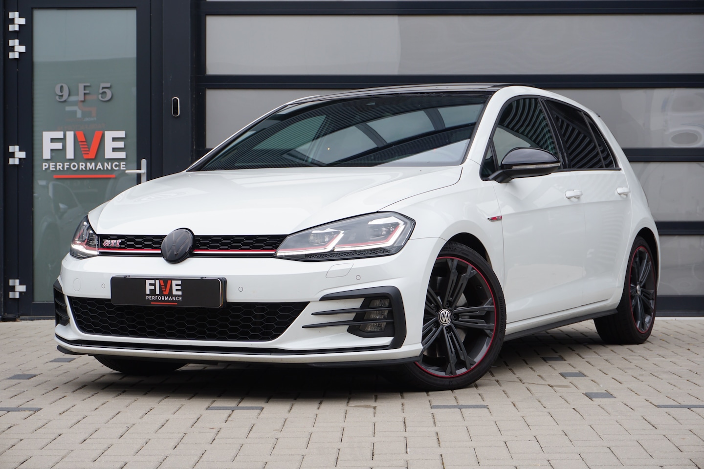 Volkswagen Golf - 2.0 TSI GTI Performance 7,5 GTI 320pk/ Pano / Ad. Cruise / Digi DashBoard - AutoWereld.nl