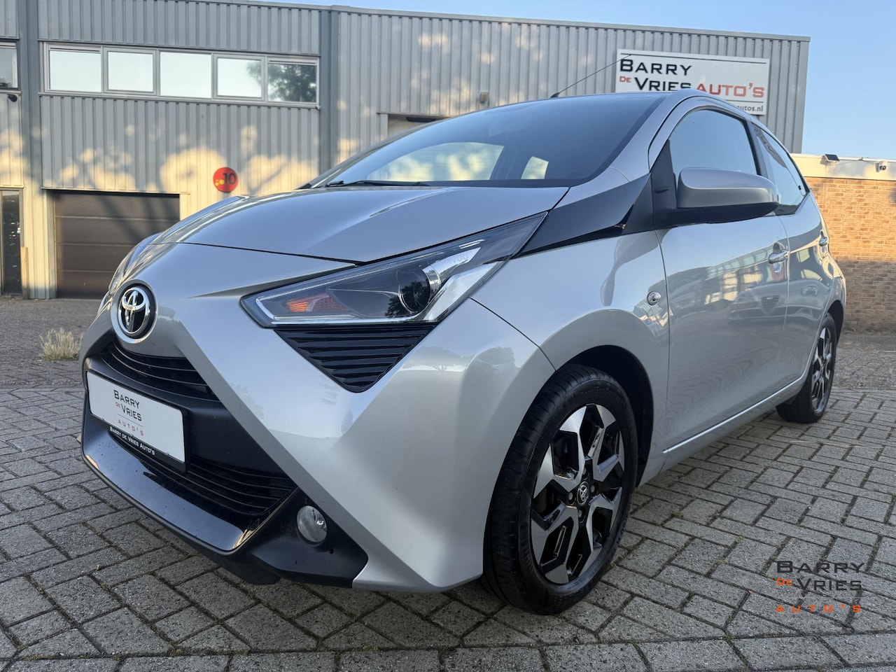Toyota Aygo - 1.0 VVT-i x-play limited | Apple Carplay | Achteruitrij Camera | Dealeronderhouden | VERWA - AutoWereld.nl