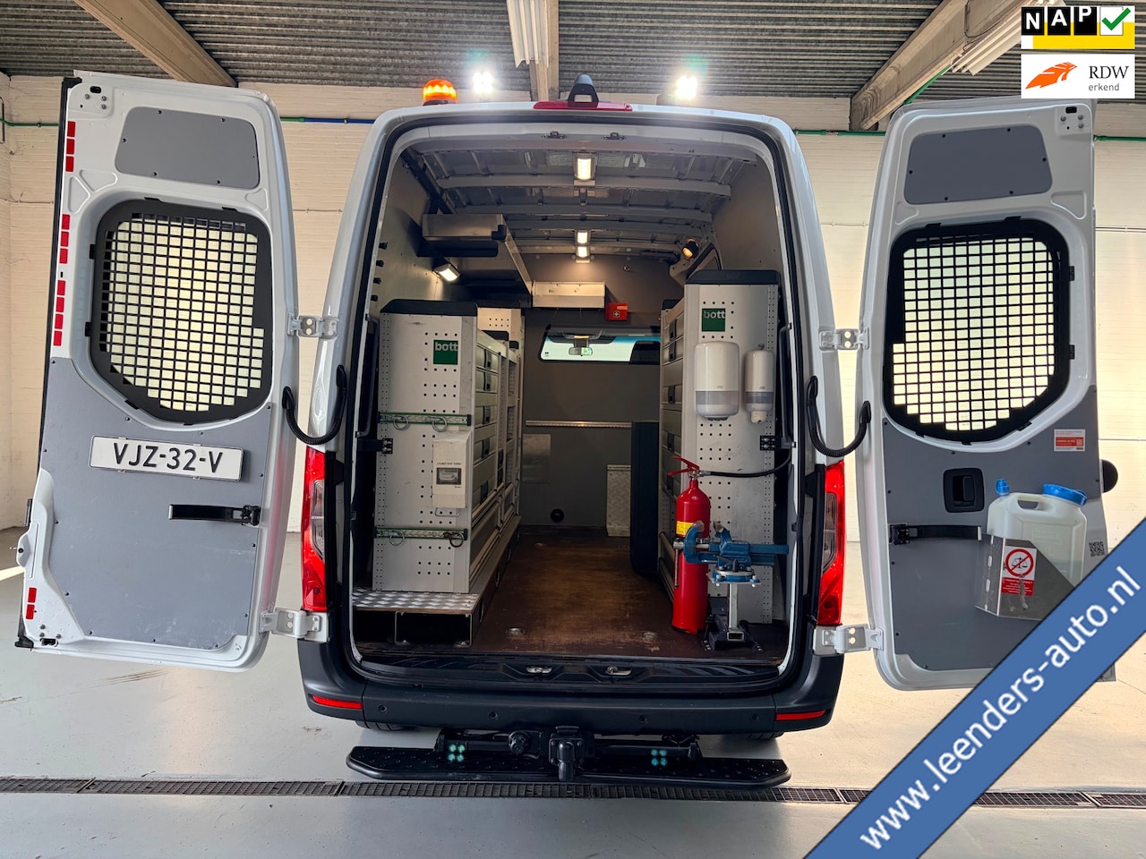 Mercedes-Benz Sprinter - Automaat Servicewagen 315 1.9CDI 150pk L2H2 euro6 BOTT, Victron V230, Standkachel Trekhaak - AutoWereld.nl