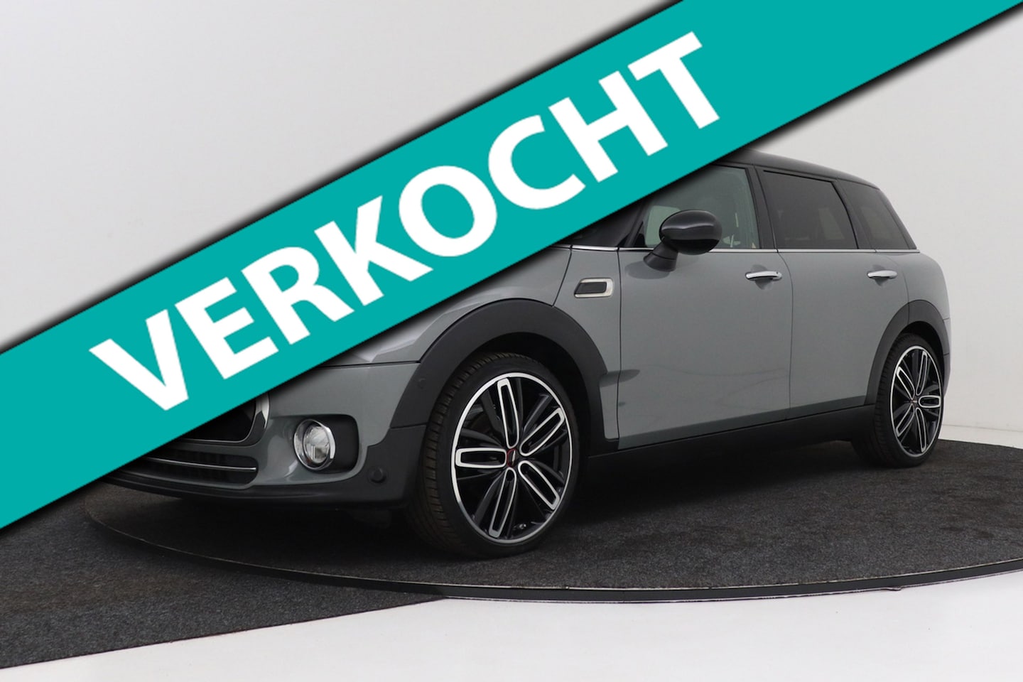 MINI Clubman - Mini 1.5 Cooper | Panoramadak | Org NL | Leer | Sportstoelen | Head-Up | Stoelverwarming | - AutoWereld.nl