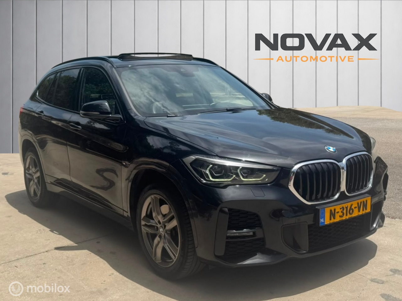 BMW X1 - xDrive20i M Sport | Panoramadak | Head-Up Display - AutoWereld.nl