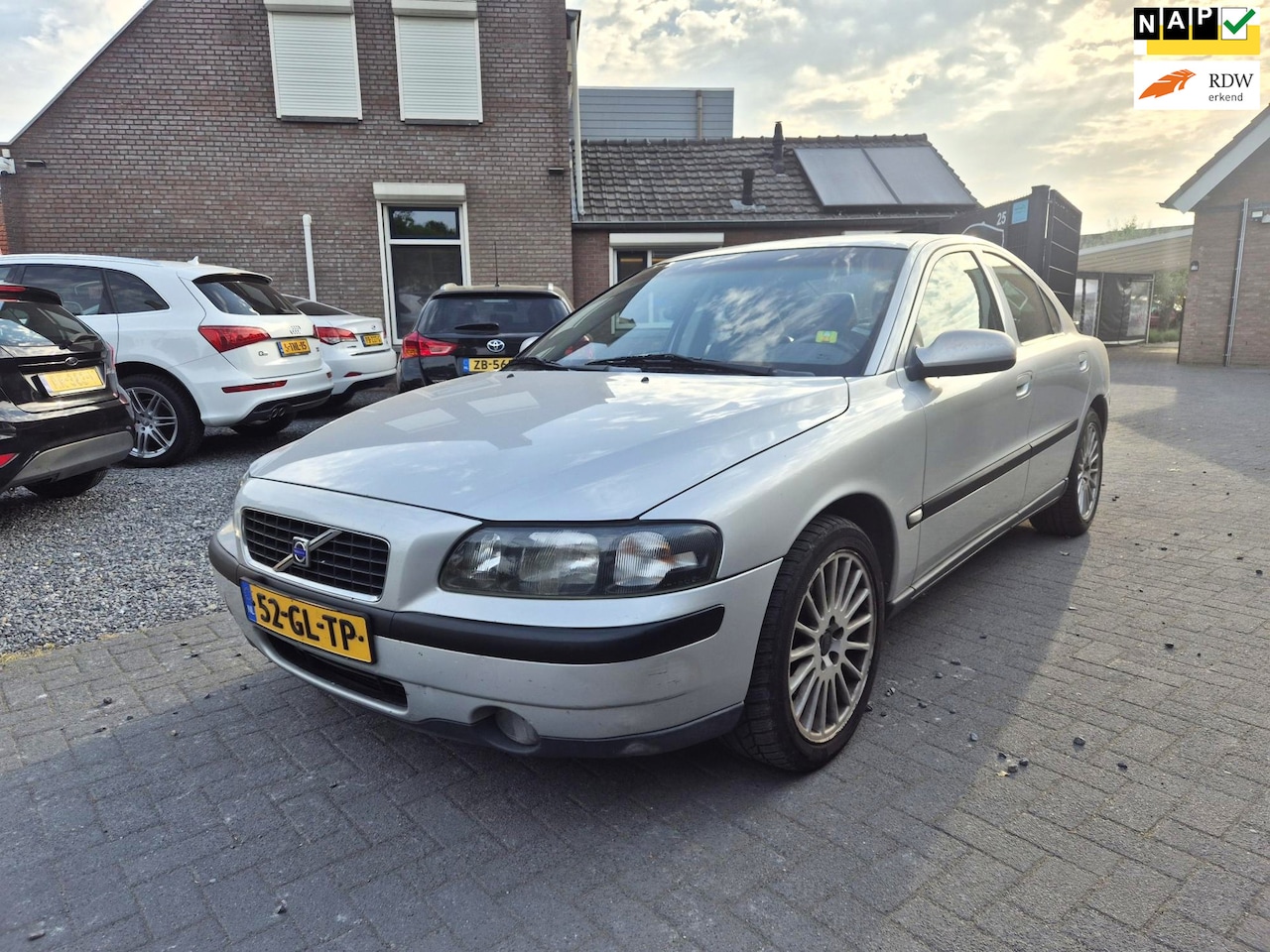 Volvo S60 - 2.4 Edition Airco Cruise Leer 17 Inch Loop en /of sloop ( AUTO HOUD IN MET OPTREKKEN ) - AutoWereld.nl