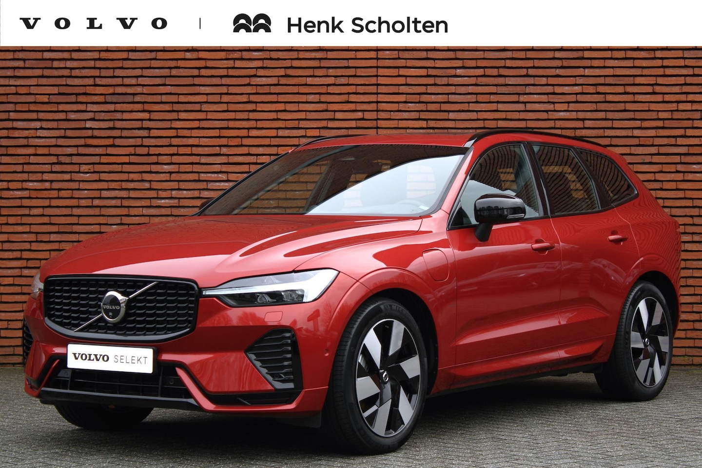 Volvo XC60 - T6 Plug-in hybrid AWD Ultimate Dark | Glazen Panorama Dak | Trekhaak Semi-Elektrisch Inkl - AutoWereld.nl