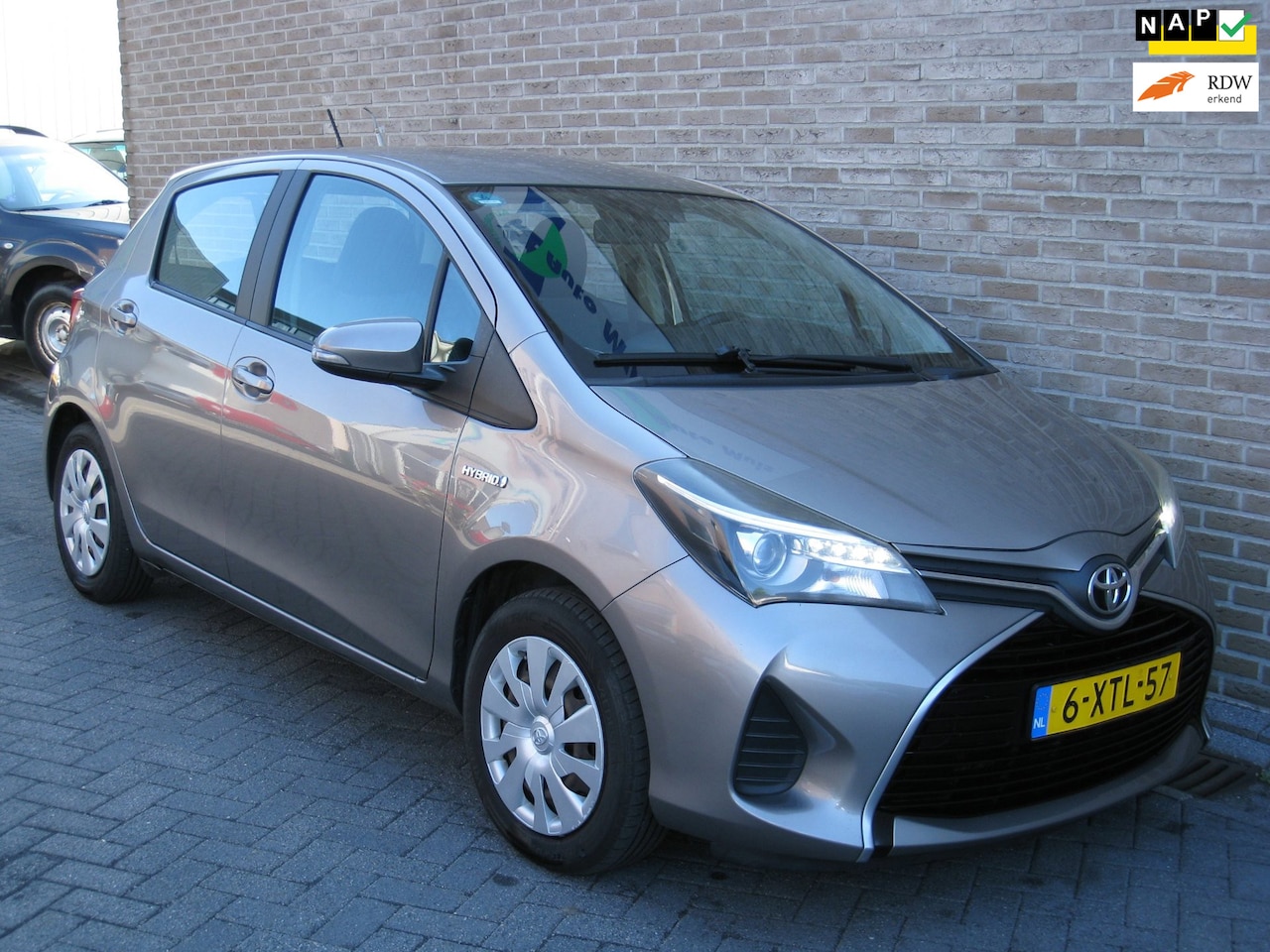 Toyota Yaris - 1.5 Hybrid Aspiration - 2eig! - Achteruitrijcamera - Climate - Cruise Control - AutoWereld.nl
