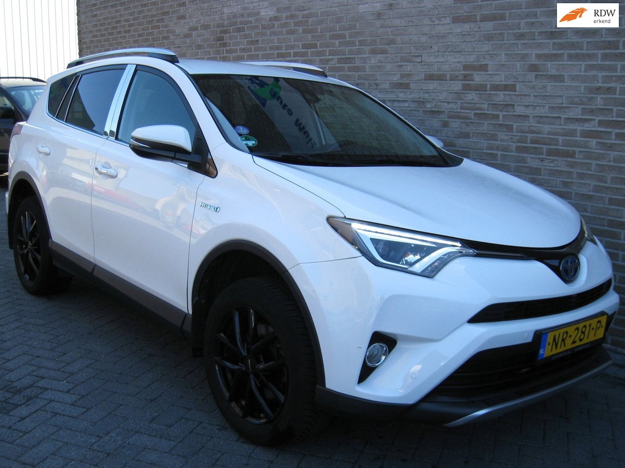 Toyota RAV4 - 2.5 Hybrid Style - 2eig! - Achteruitrijcamera - Dakdragers - Voorstoelen verwarmd - - AutoWereld.nl