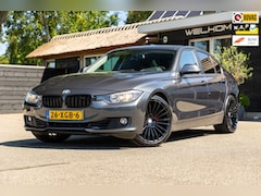BMW 3-serie - 320i Executive Automaat I 19 Inch I Cruise I Airco I Parkeersensoren I Bluetooth I Navigat