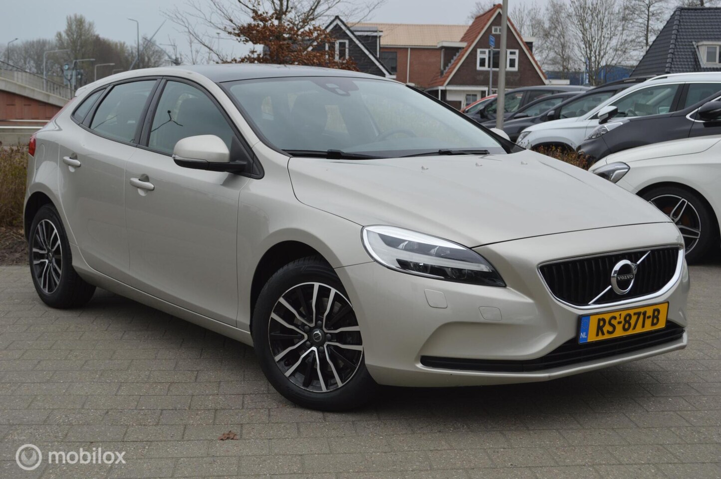 Volvo V40 - 2.0 T2 Nordic+ | Pano-dak | LED-Koplamp - AutoWereld.nl