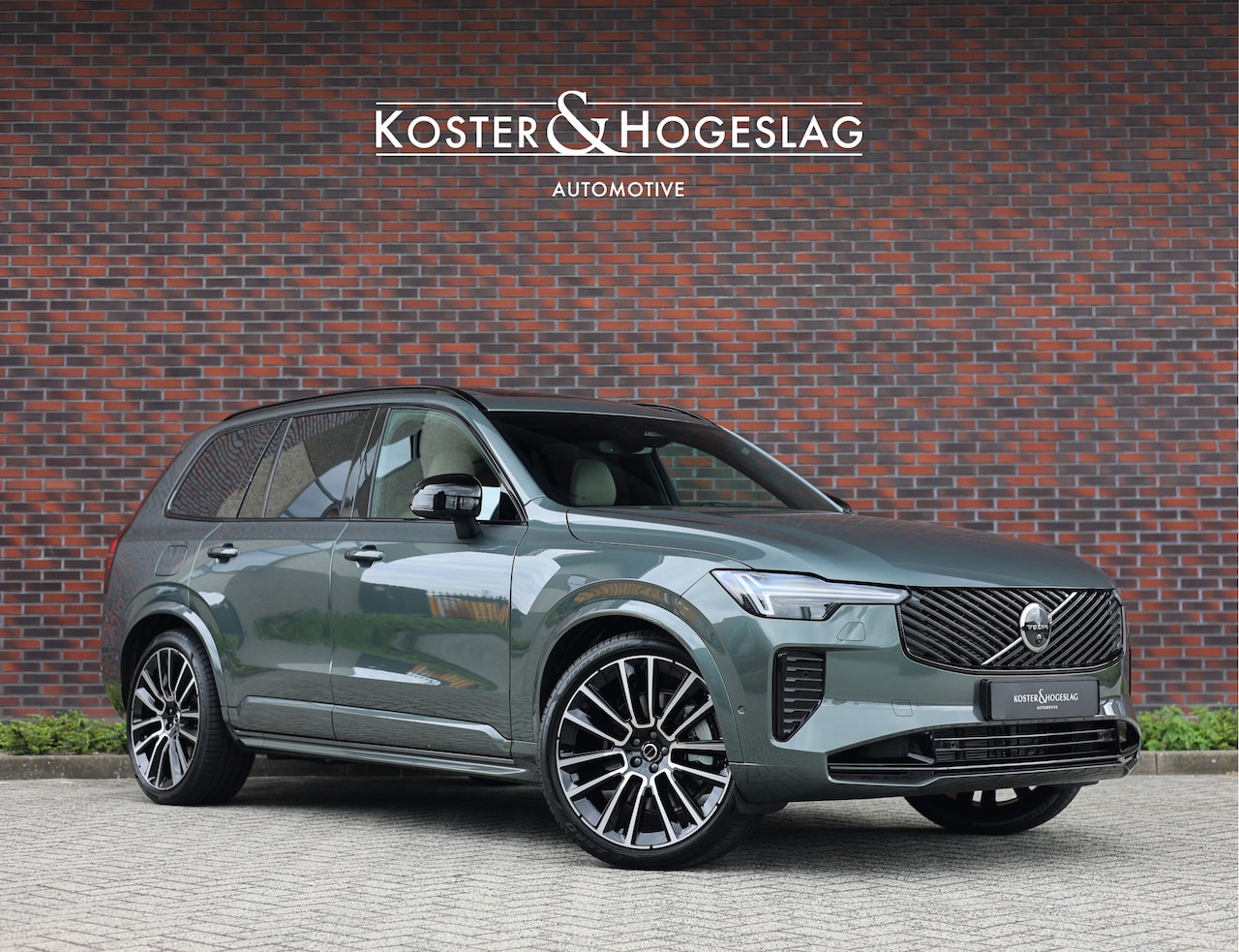Volvo XC90 - T8 AWD Ultra Dark | Direct rijden! - Pano - B&W - AutoWereld.nl