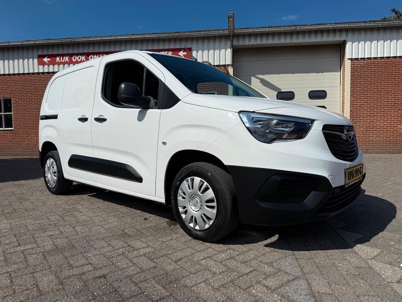 Opel Combo - 1.5D L1H1 Edition euro 6 airco cruise - AutoWereld.nl