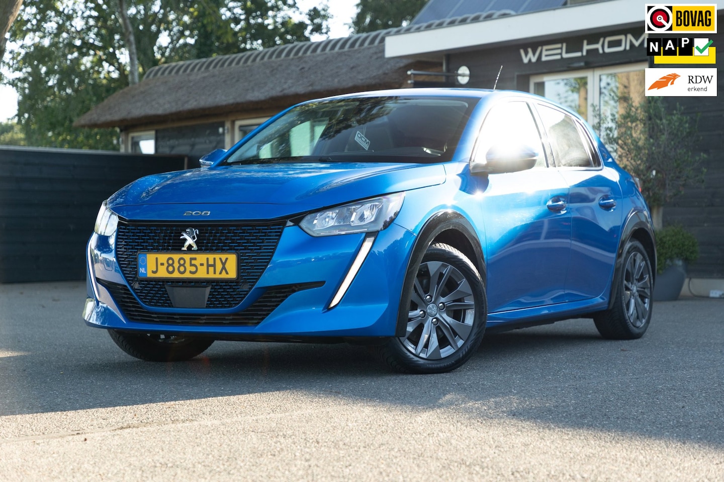 Peugeot e-208 - EV Allure 50 kWh Soh 83% I Led I Half leder I Sfeerverlichting I Camera I Android I CarPla - AutoWereld.nl