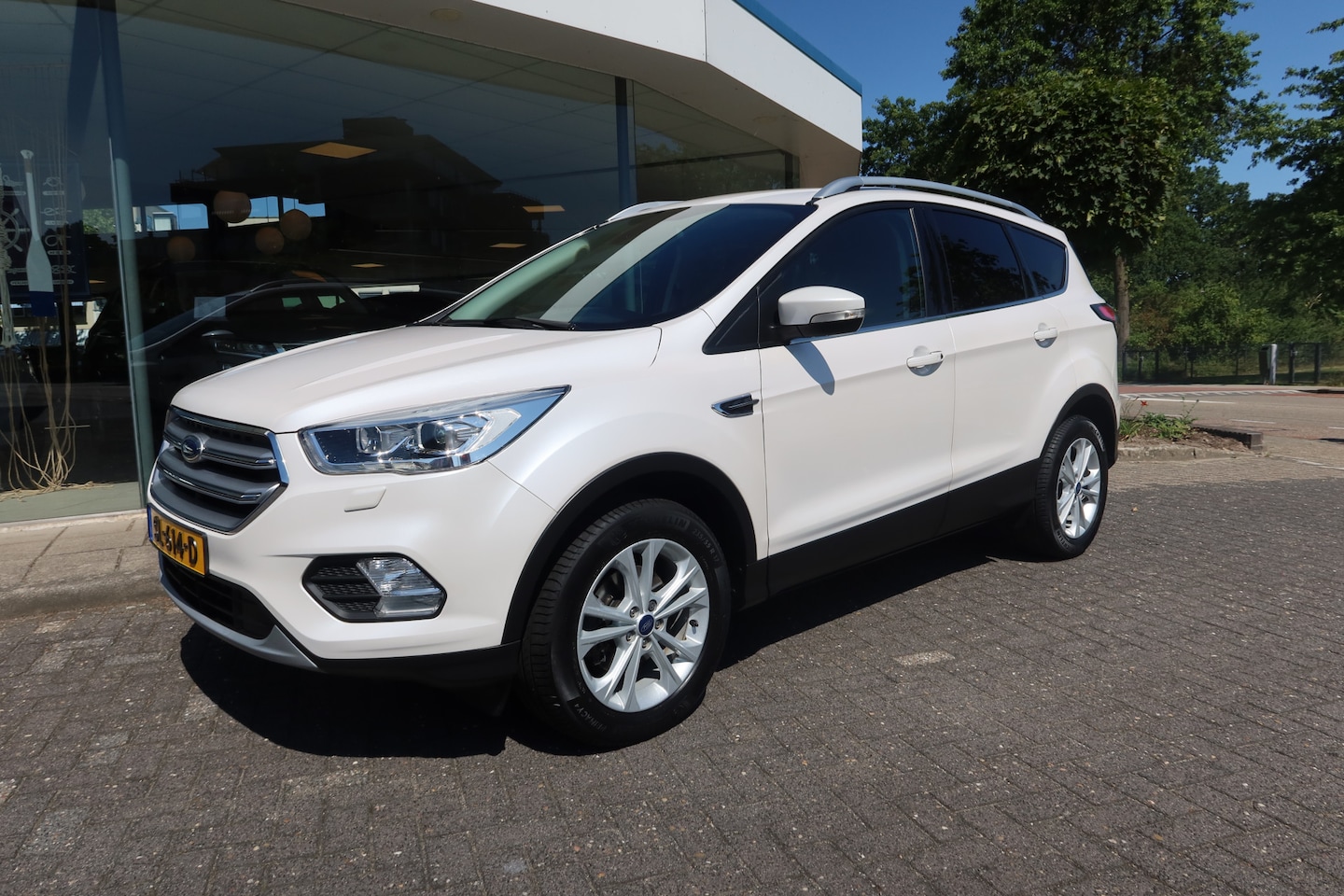 Ford Kuga - 1.5 150PK Titanium I Trekhaak I CLIMA I CRUISE I PDC - AutoWereld.nl