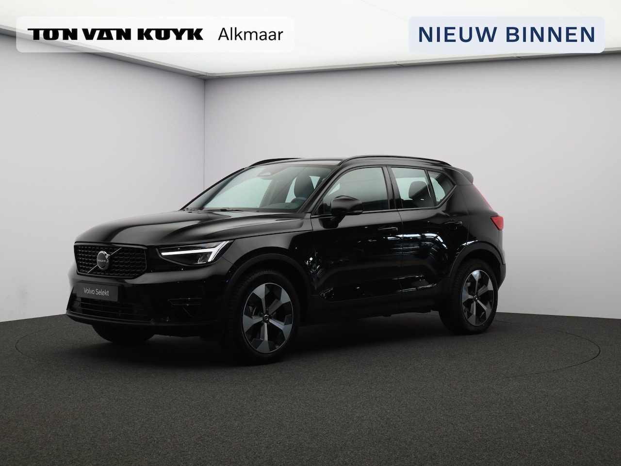 Volvo XC40 - 2.0 B4 Plus Dark / Trekhaak / Elektr. stoelverstelling / Stoel- + Stuurwielverwarming / Ha - AutoWereld.nl