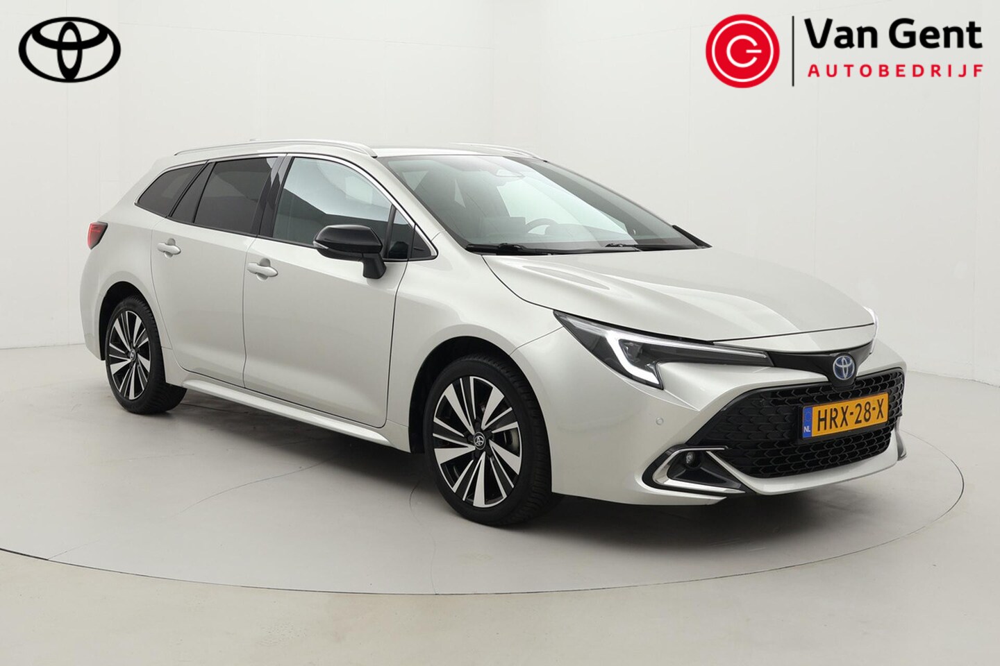 Toyota Corolla Touring Sports - Hybrid 140 Dynamic | Apple Carplay / Android Auto | Stoelverwarming | Parkeersensoren voor - AutoWereld.nl