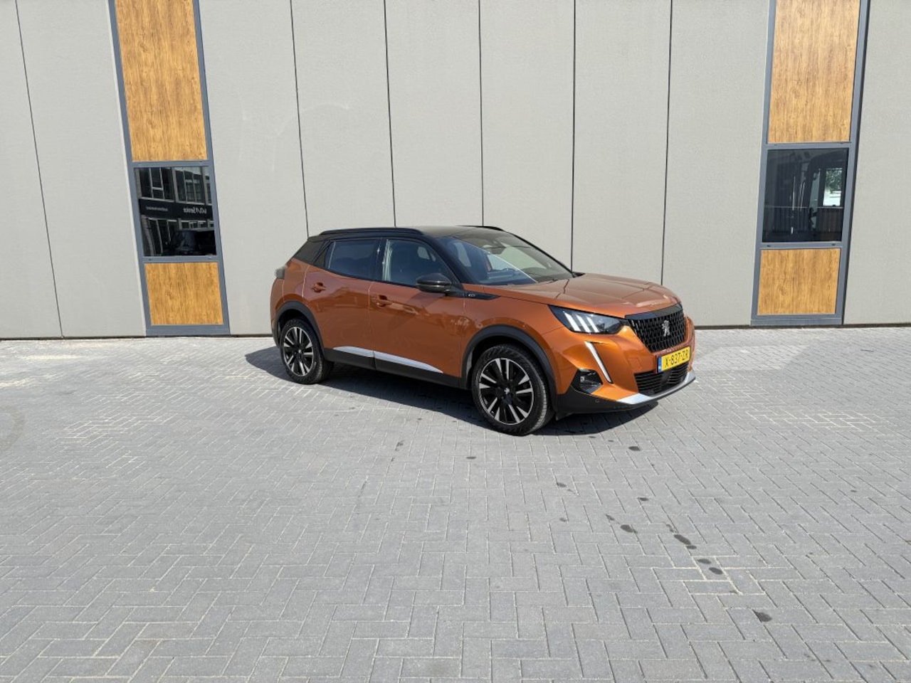 Peugeot 2008 - 1.2 PureTech - GT Pack 131Pk nieuwe Riem - AutoWereld.nl