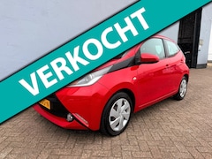Toyota Aygo - 1.0 VVT-i x-play - Airco - Achteruitrijcamera