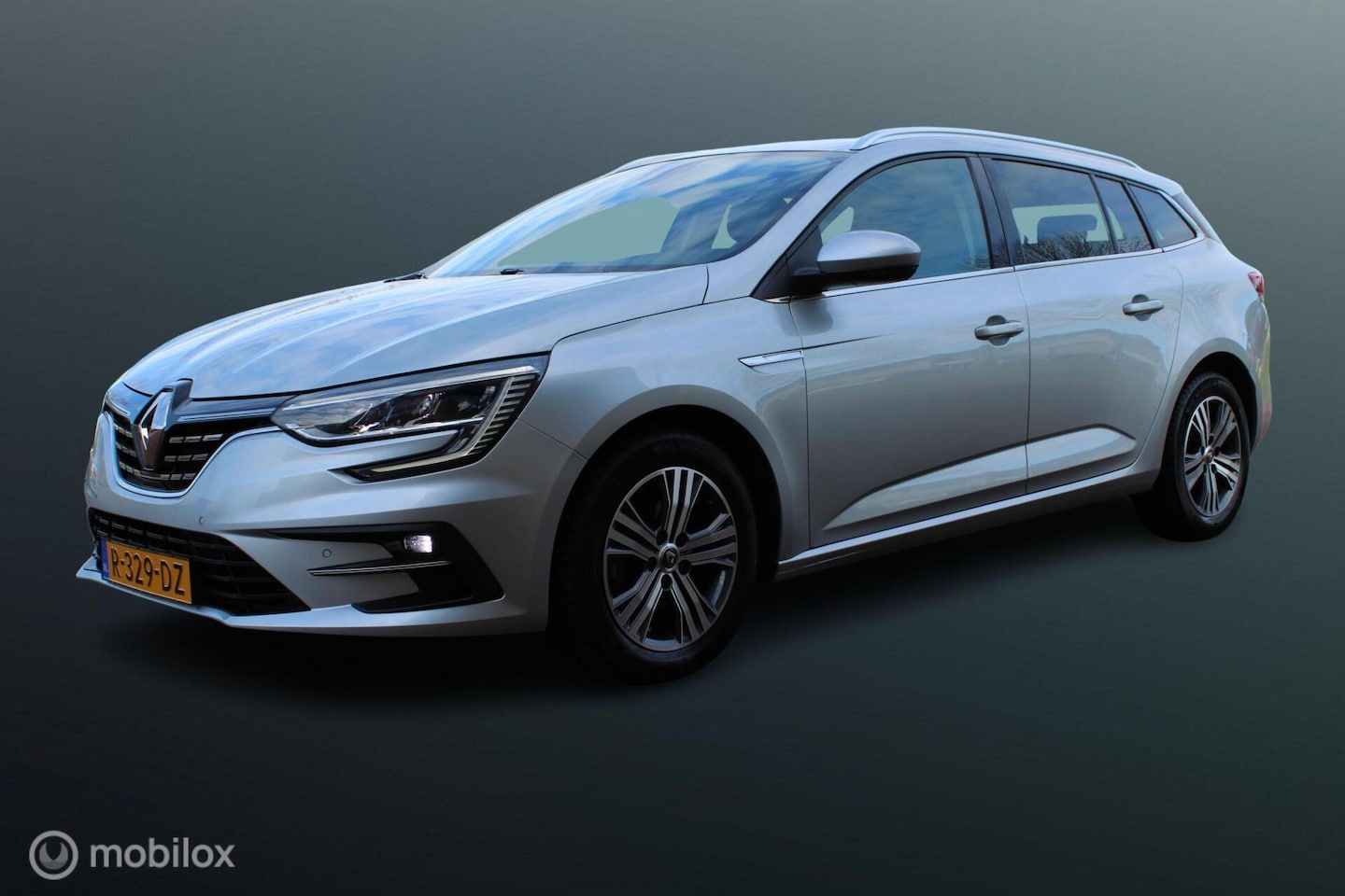 Renault Mégane Estate - 1.3 TCe Intens 1.3 TCe Intens 140 pk, Pdc voor + achter, Full led, App connect, Clima, Navi, Cruise, Half - AutoWereld.nl