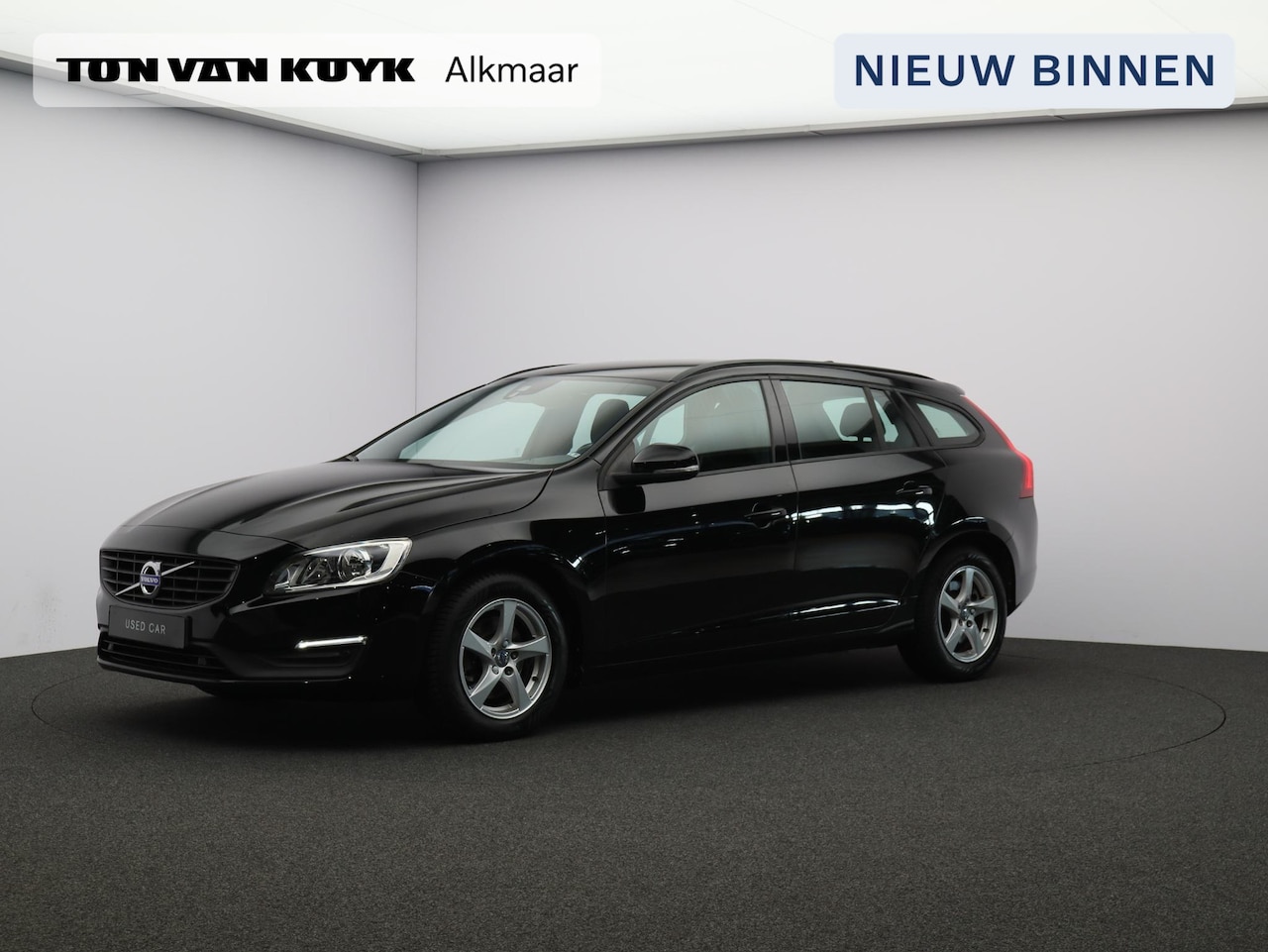Volvo V60 - 2.0 T3 150PK Nordic / Parkeerverwarming / Trekhaak / All Season Banden / Parkeersensoren V - AutoWereld.nl