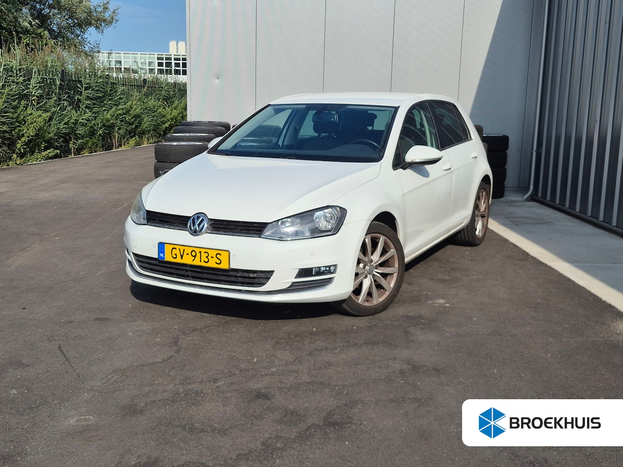 Volkswagen Golf - 1.2 TSI Highline 110PK | Achteruitrijcamera | Parkersensoren Voor/achter | Climate contro - AutoWereld.nl