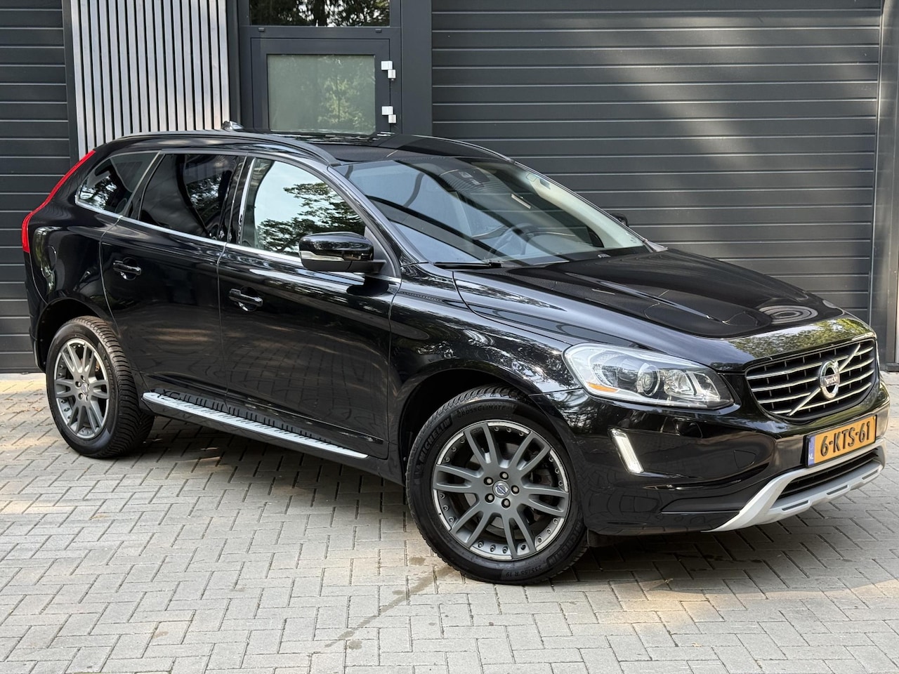 Volvo XC60 - 2.0 T5 FWD Momentum 2.0 T5 FWD Momentum - AutoWereld.nl
