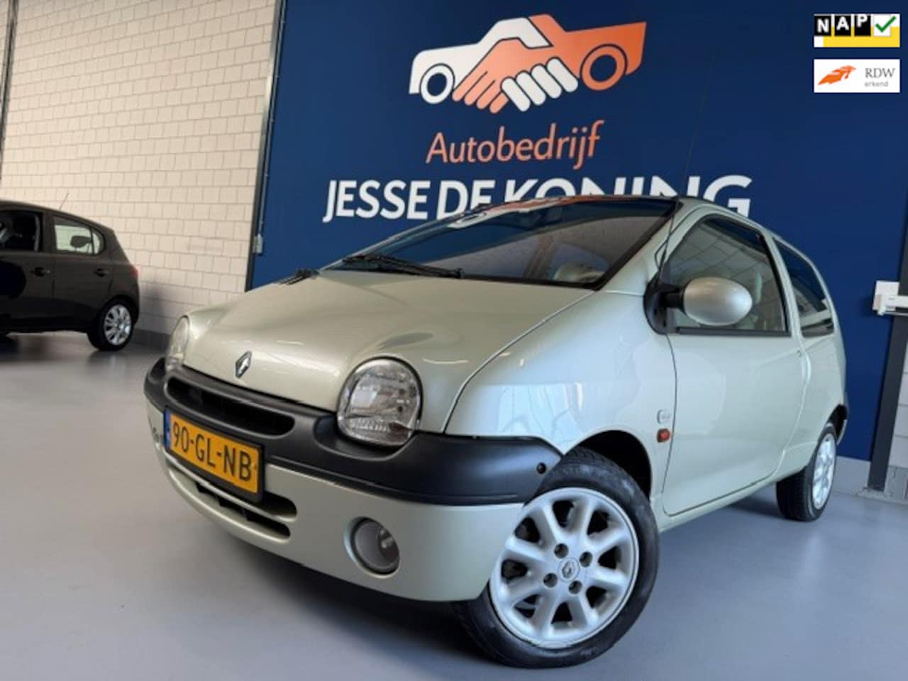 Renault Twingo - 1.2 Initiale vol automaat / bj.2001 / leder / sportvelgen / NAP met 61522 km./ APK tot 07/ - AutoWereld.nl