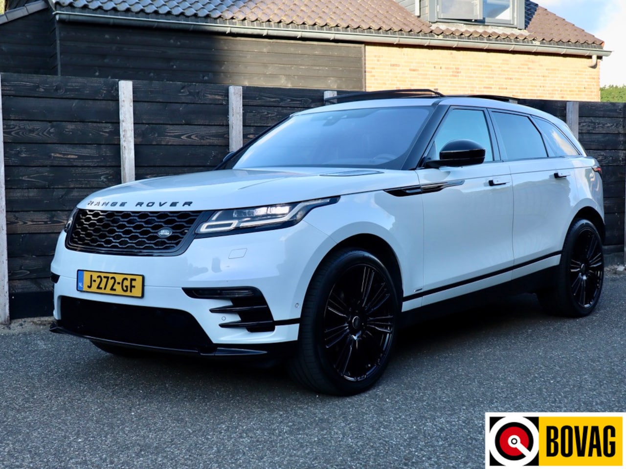Land Rover Range Rover Velar - 2.0 P250 Turbo AWD R-Dynamic HSE PANO | Meridian | adap. cruise - AutoWereld.nl