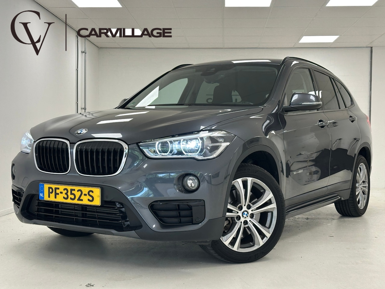 BMW X1 - sDrive20i Sport Line | Trekhaak | Head-up-display | Stoelverwarming | - AutoWereld.nl