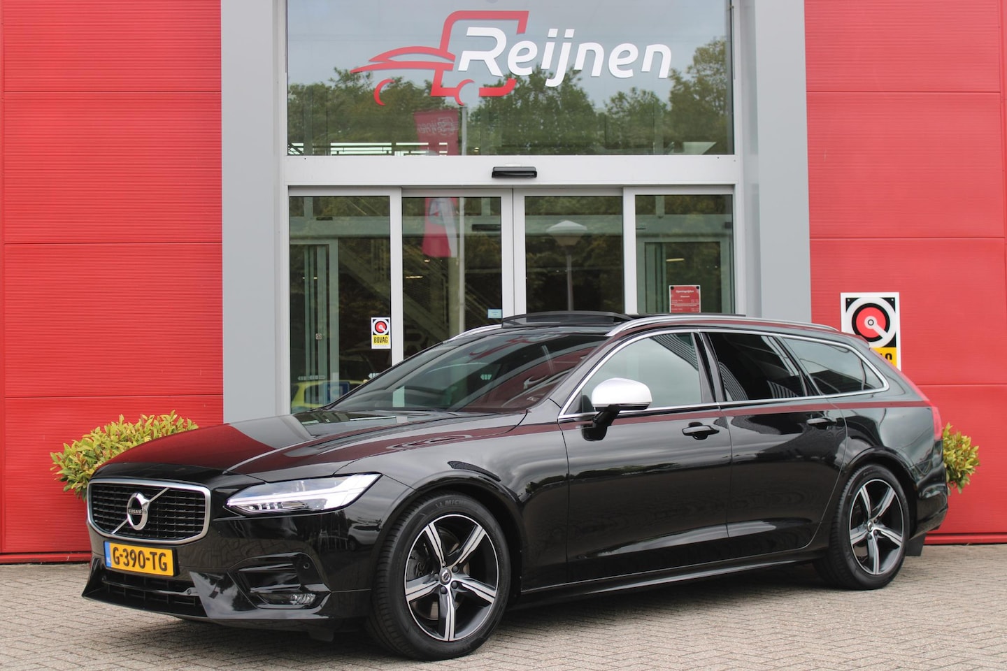 Volvo V90 - 2.0 T4 190PK R-Design | PANORAMISCH SCHUIF/KANTEL DAK | HARMAN KARDON PREMIUM AUDIO | ELEK - AutoWereld.nl