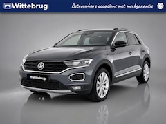 Volkswagen T-Roc - 1.5 TSI Style Business / Pano / Digitaal dashboard / Camera / Dodehoek / Keyless / Lichtme