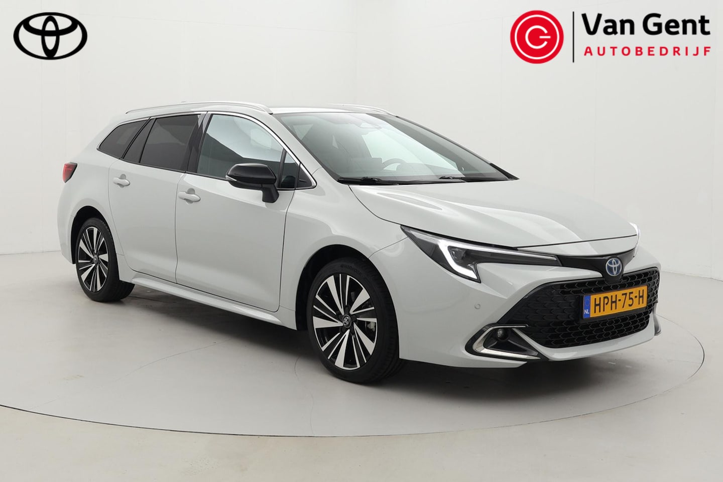 Toyota Corolla Touring Sports - Hybrid 140 Dynamic | Apple Carplay / Android Auto | Stoelverwarming | Parkeersensoren voor - AutoWereld.nl
