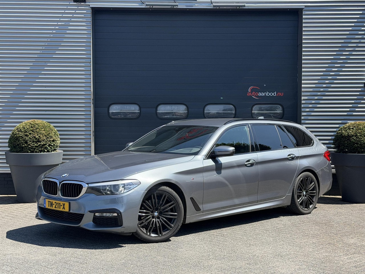 BMW 5-serie Touring - 520d Executive M-Sport | Camera | Harmon Kardon | Navigatie | Elektrische Achterklep | 19 - AutoWereld.nl
