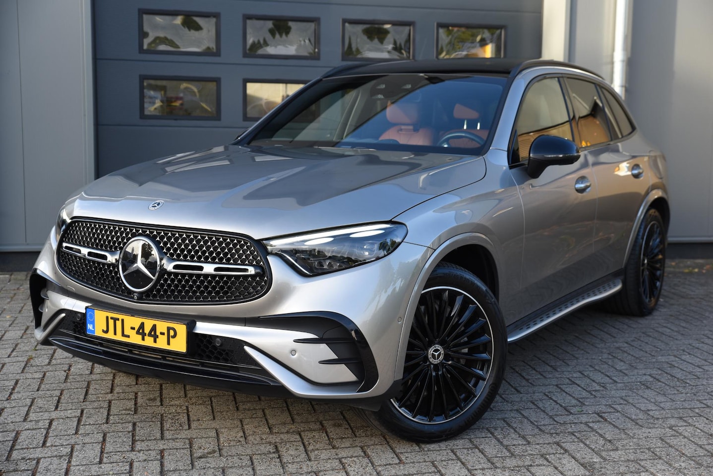 Mercedes-Benz GLC-klasse - 300e 4MATIC AMG Line Trekhaak PANO Airmatic - AutoWereld.nl
