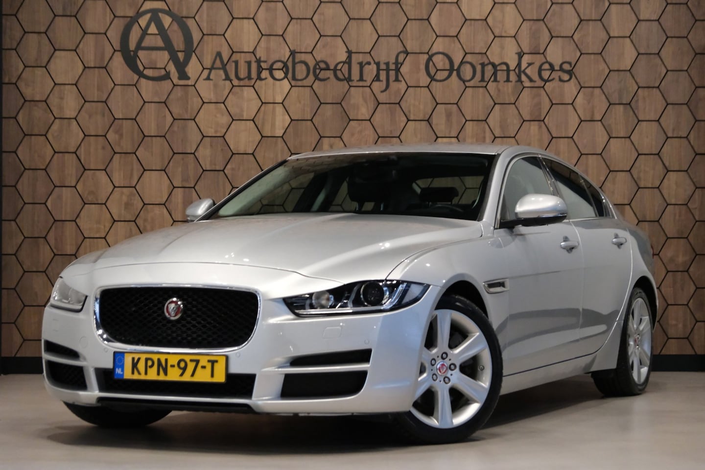 Jaguar XE - 2.0 Portfolio *75.000km UNIEK* LEDER/Navi/Camera/Meridian Sound - AutoWereld.nl