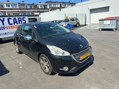 Peugeot 208 - 1.4 VTi Allure Schade