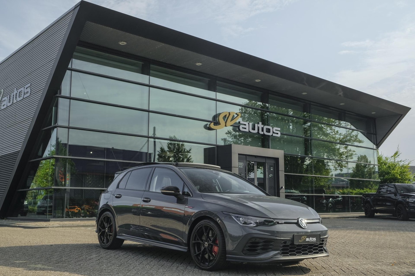 Volkswagen Golf - 8 GTI Clubsport 2.0 TSI 300pk Panoramadak IQ light Camera 19" LMV - AutoWereld.nl