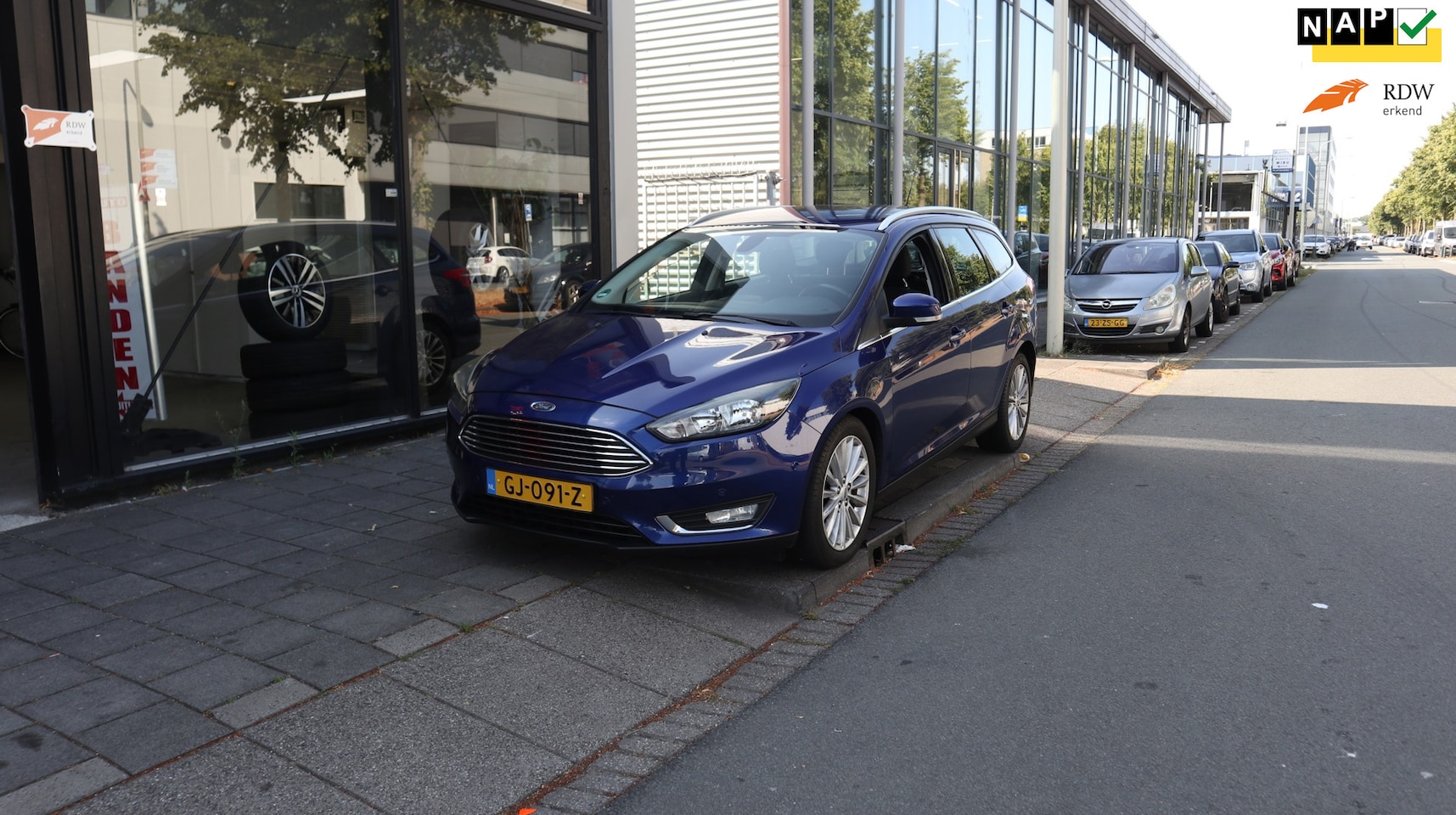 Ford Focus Wagon - 1.0 Titanium Edition NW DISTR.RIEM / CRUISE CONTROL / NAVI - AutoWereld.nl