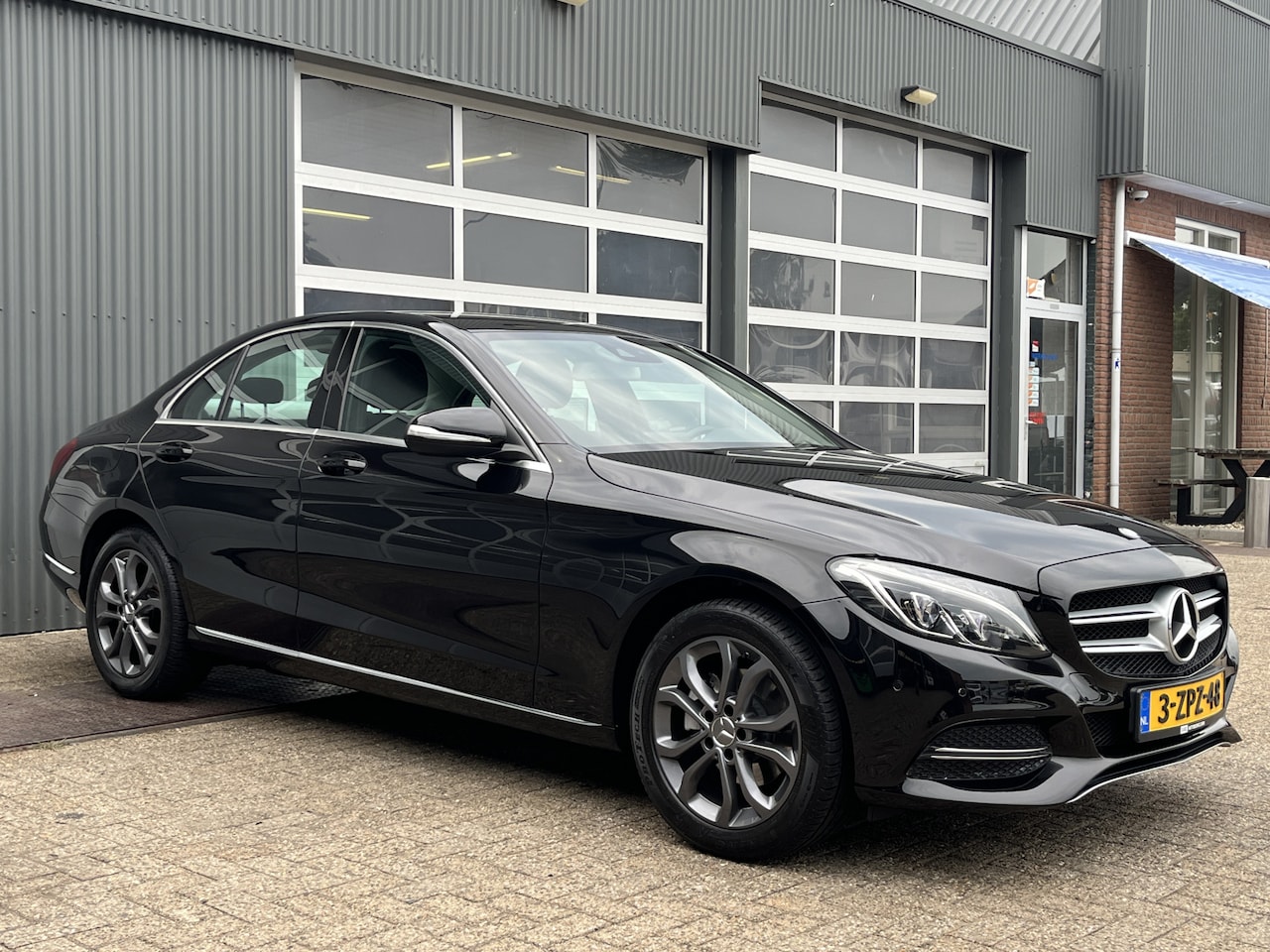 Mercedes-Benz C-klasse - 180 Airco Cruise controle Elektrische voorstoelen Telefoonverbinding Navigatiesysteem 5-Pe - AutoWereld.nl