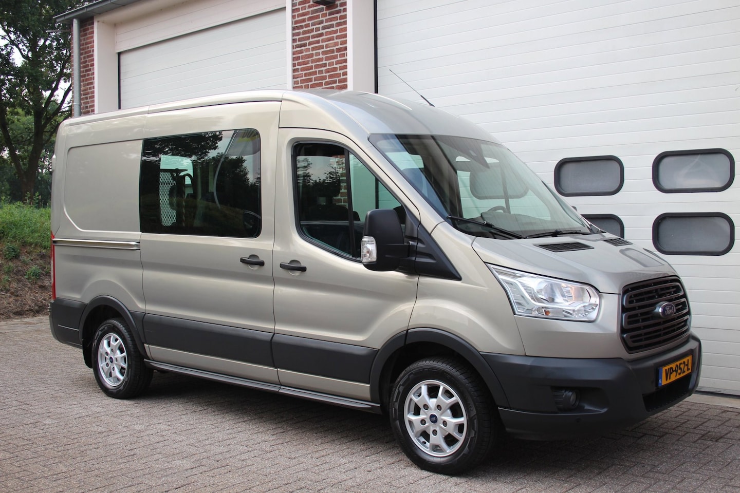 Ford Transit - 290 2.2 TDCI L2H2 Rolstoelbus * Nap / Airco / Lift * - AutoWereld.nl