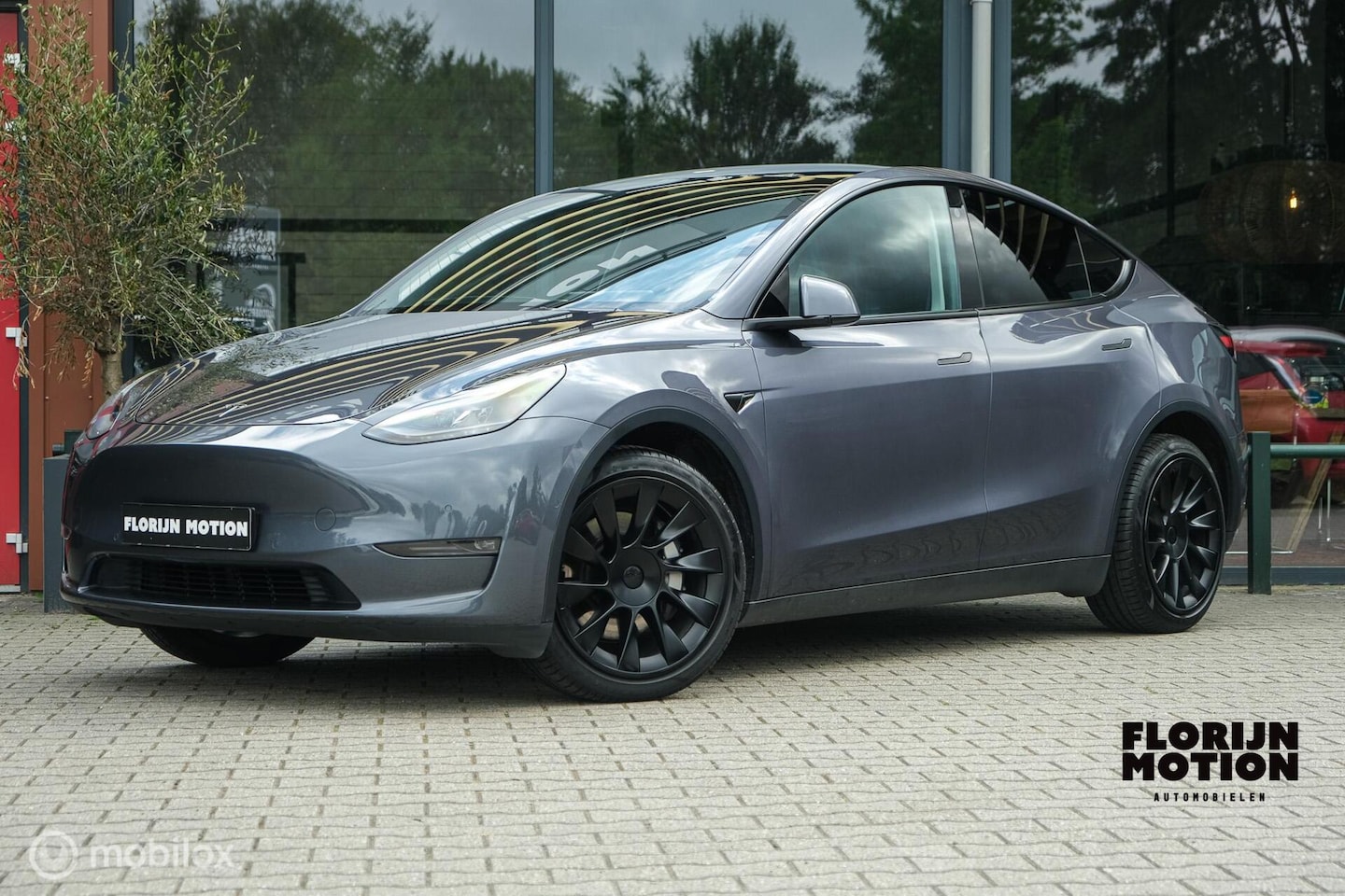 Tesla Model Y - Long Range AWD 75 kWh | Full Self-Driving pack | Midnight Silver Metallic | Dual Motor | 2 - AutoWereld.nl