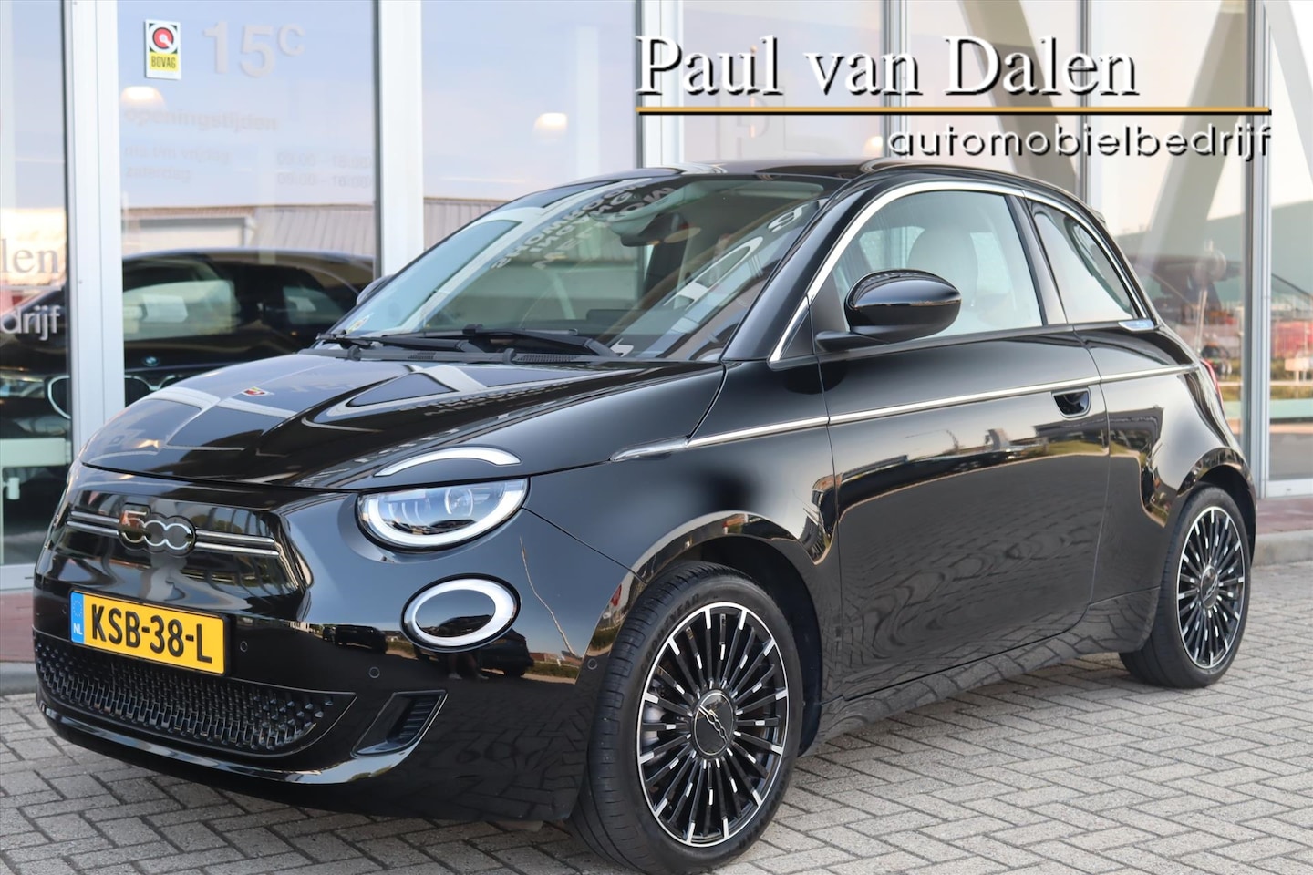 Fiat 500e - LA PRIMA 42 KWh AUTOMAAT Panodak | Leer | Navi | Camera | Stoelverw. | Adapt. Cruise | JBL - AutoWereld.nl
