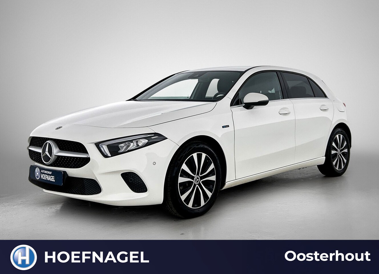 Mercedes-Benz A-klasse - 250 e Premium | Automaat | Cruise control | Stoelverwarming | Navigatie | Camera | Parkeer - AutoWereld.nl