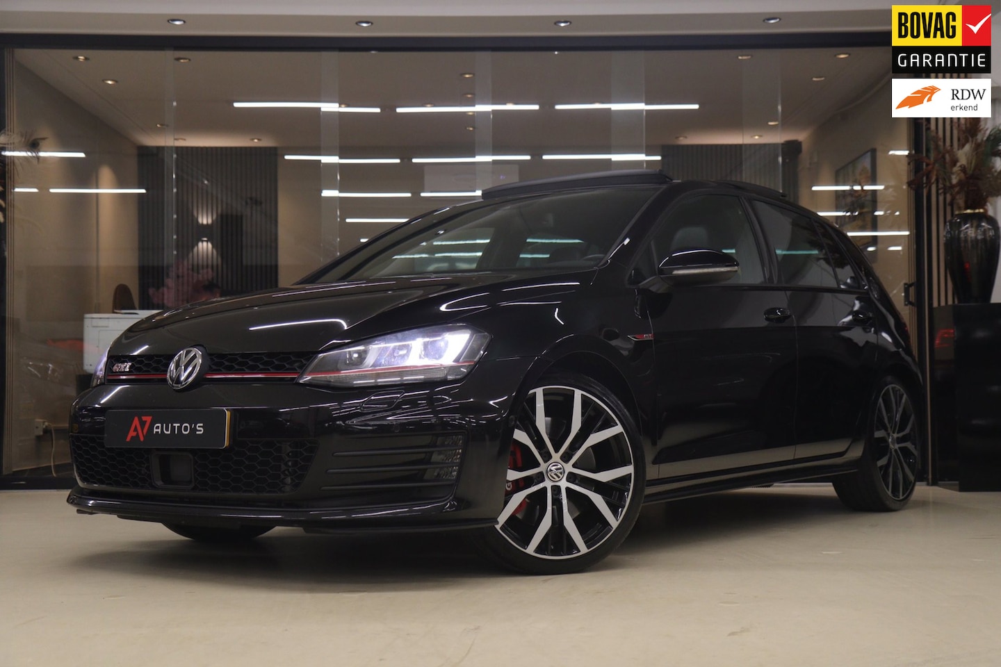 Volkswagen Golf - 2.0 TSI GTI Performance PANO/CAR[LAY/STOELVER/CAM/DCC/VOL - AutoWereld.nl